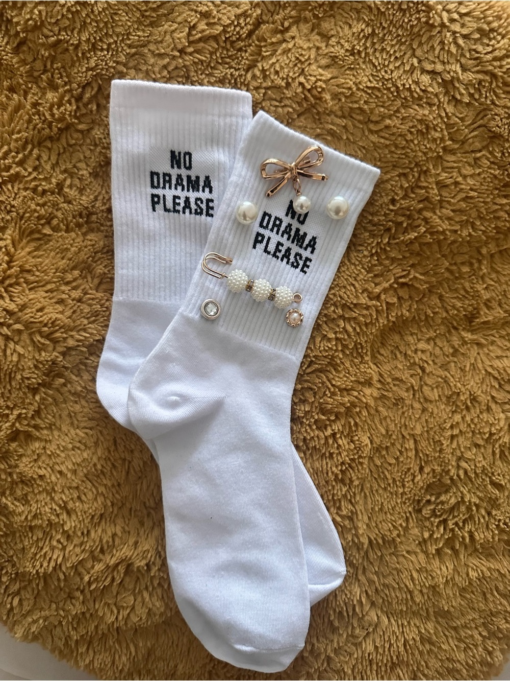 White 'No Drama Please' Graphic Crew Socks